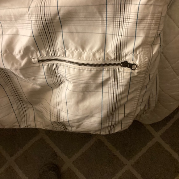 Empyre snowboarding jacket never worn and flawless. - Picture 11 of 16